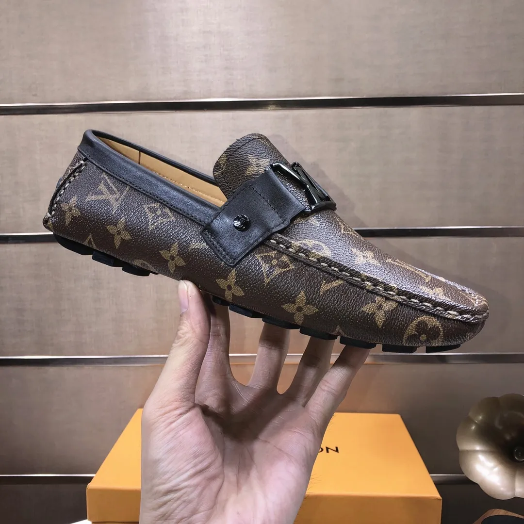 Men's men's shoes 💰420💰 [LV Doudou shoes] (water-dyed cowhide lining) new model is on the market, available on the official website. The new Doudou shoes are processed into single-color materials, and the uppers are made of imported cowhide material. The body of the shoe is fully hemmed with mark thread, and is lined with imported original cowhide leather. The elegant shoe shape is super suitable for all-matching, and the size is 38-44.